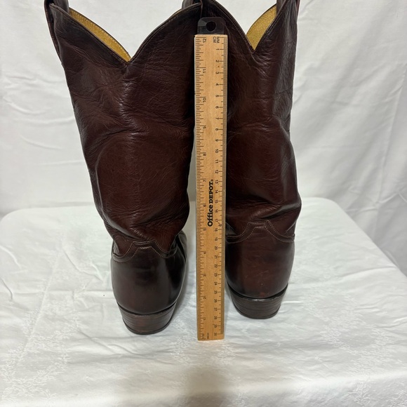 Vintage Tony Lama 5084 western cowboy boots in distressed brown leather. - Picture 6 of 6